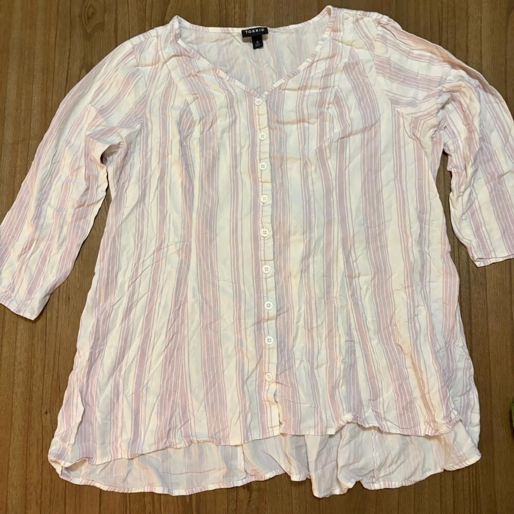 TORRID 0 Large Tie back pink and white blouse EUC
